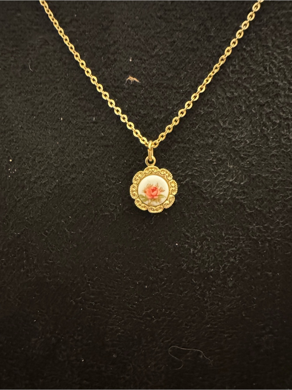 Vintage Style Rose Floral Cameo Pendant Necklace Gold Tone Cross Back